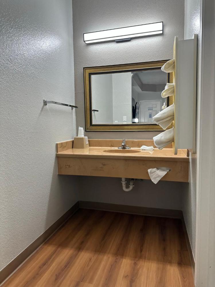 King Room with Spa Bath - Non-Smoking interior